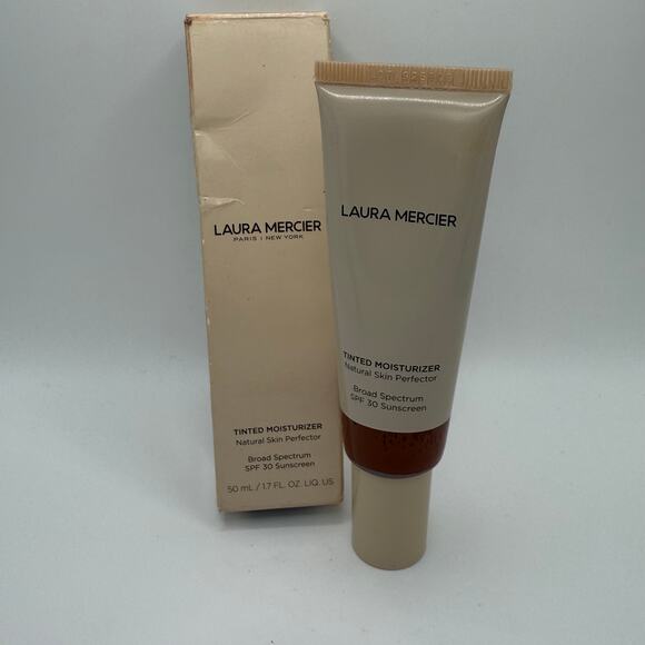 Laura Mercier Tinted Moisturizer Natural Skin Perfector SPF30 6N1 Mocha - Picture 2 of 6